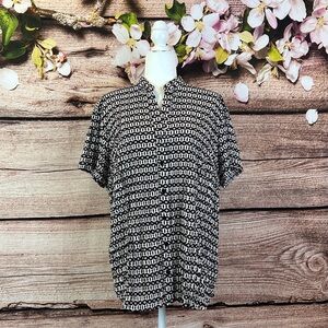 East 5th Women’s Black White Pintuck-Pleated Abstract Geo Button Down Shirt